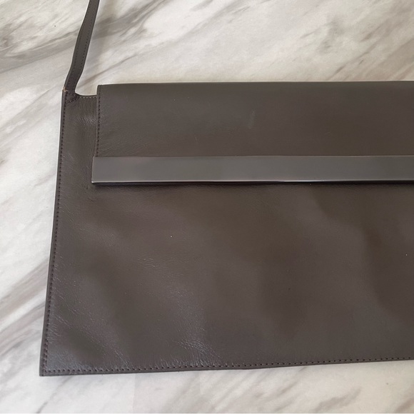 Rare GUCCI Metal Trim Brown Envelope Bag with Shoulder Strap - Picture 5 of 16